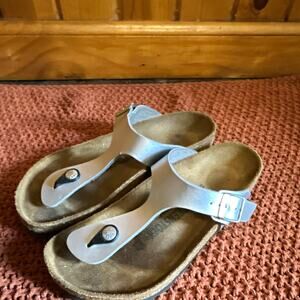Birkenstock Gizeh Women’s Silver Thong Sandals Buckle Closure EU 37 US 7